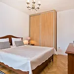 Emi Apartment *