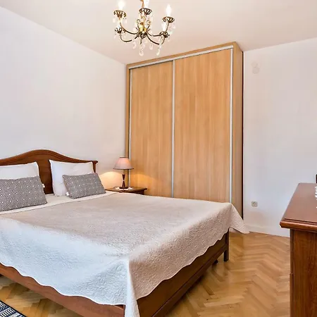Emi Apartment *