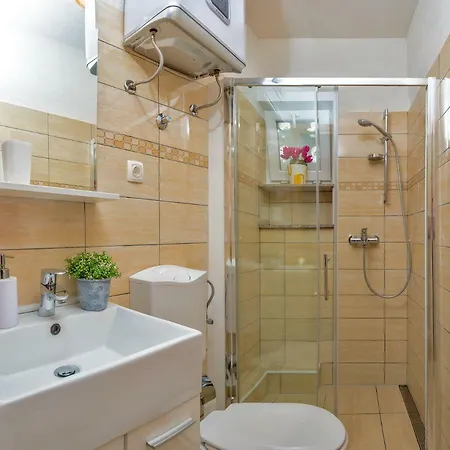 Apartment Emi Split